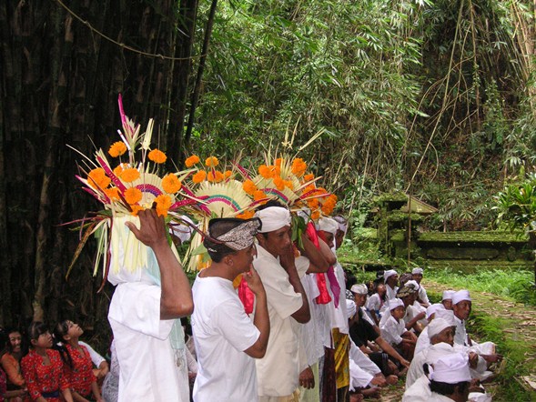 Праздник очищения кармы на Бали.