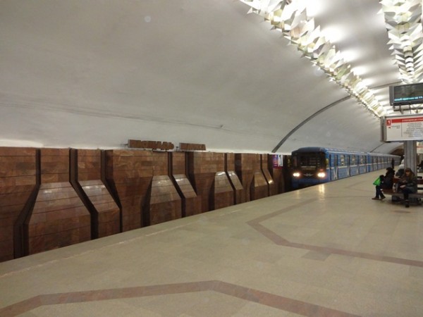 Станция метро "Площадь Карла Маркса".