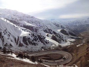 Заснеженный перевал по дороге в Ферганскую долину.
