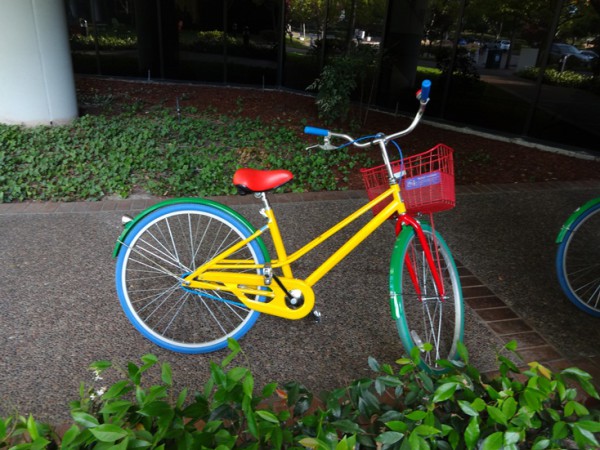 Фирменные велосипеды Google.
