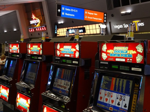 Игровые автоматы в аэропорту Лас-Вегаса!