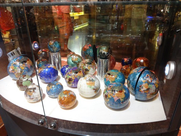 Магазин глобусов в отеле «Париж». Лас-Вегас.