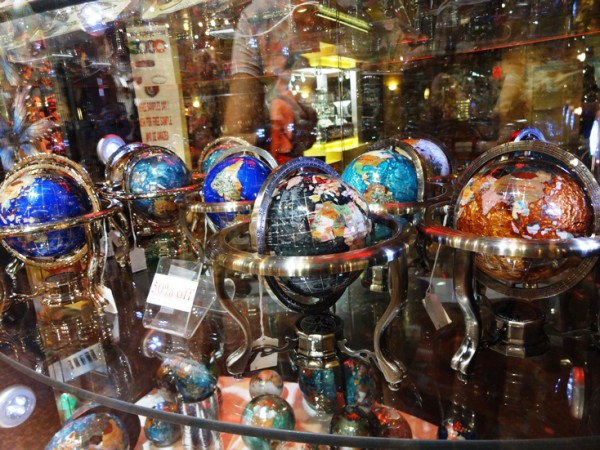 Магазин глобусов в отеле «Париж». Лас-Вегас.